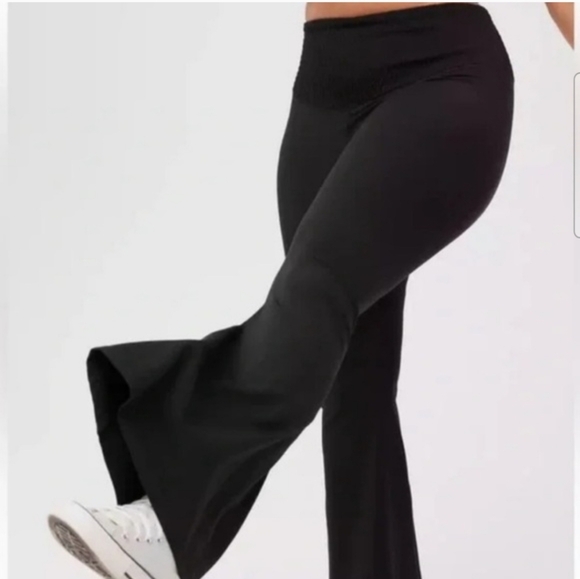 aerie Pants - Aerie Real Me Smocked Super Flare Leggings Black Size Large